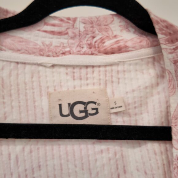 Pink Ugg Robe - Picture 3 of 6